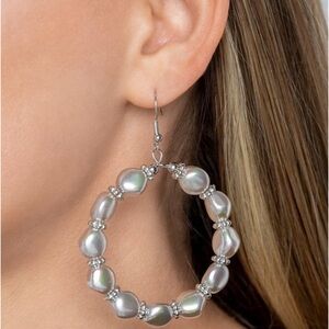 Paparazzi Earring ~ The PEARL Next Door - Silver